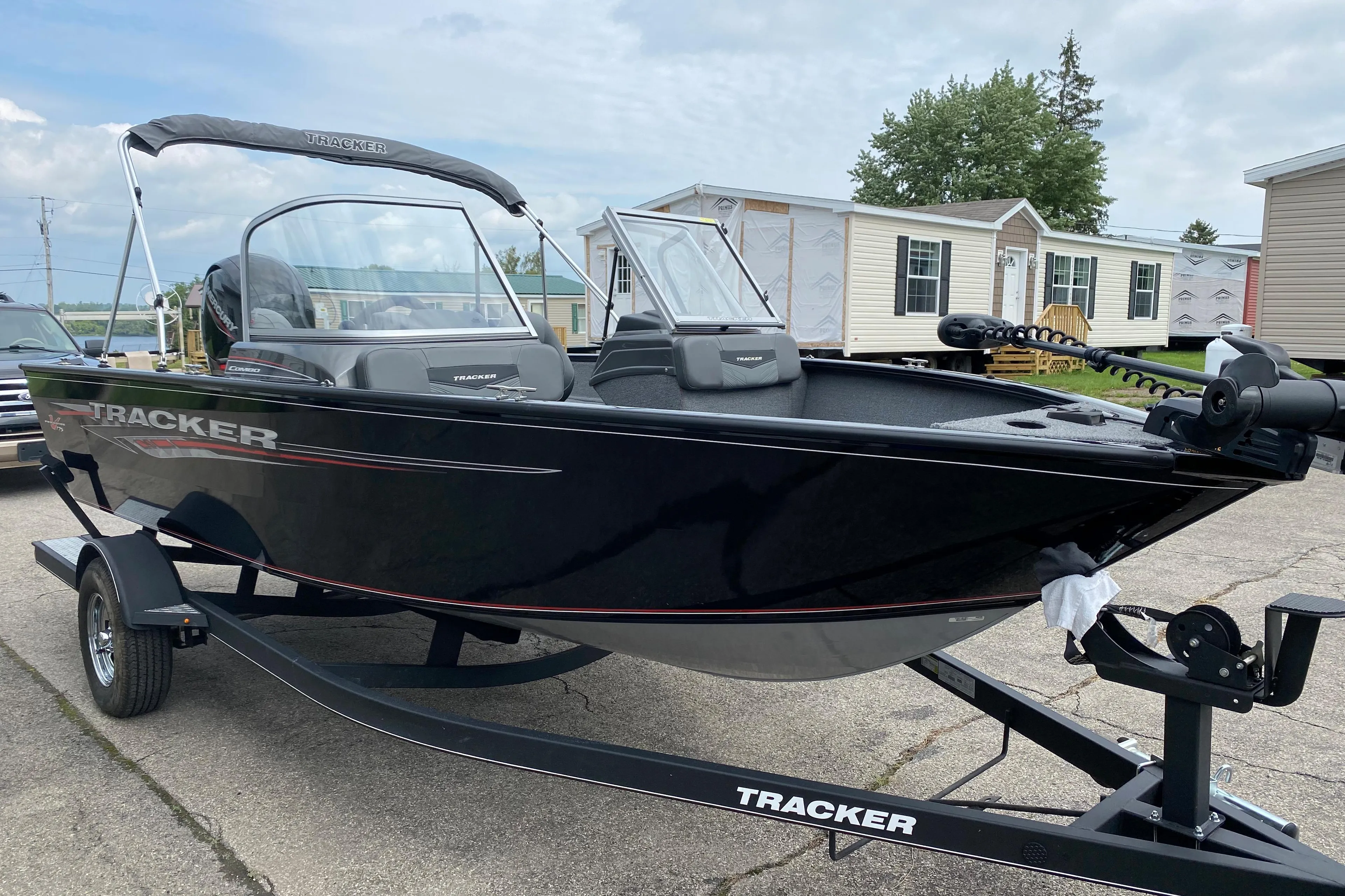 2020 Tracker Pro Guide V-175 Combo